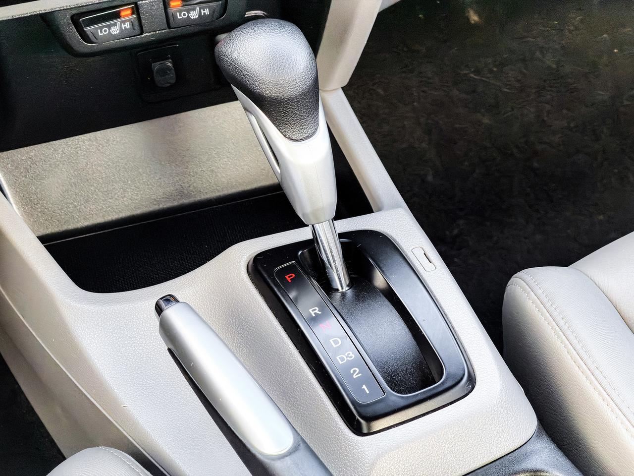 2012 Honda Civic EX-L w/Tech Pkg. Photo