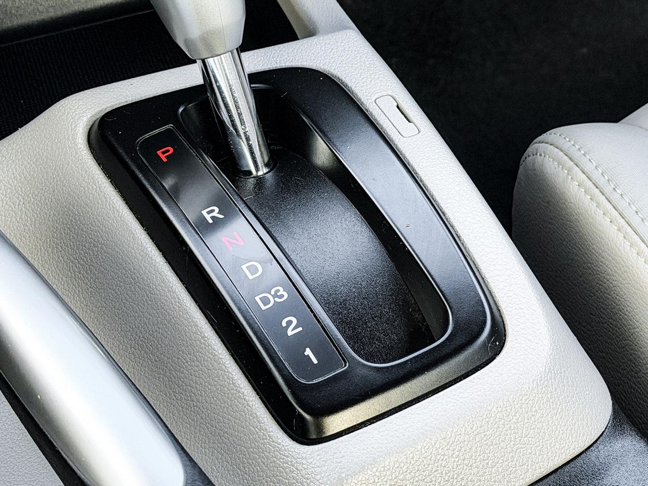 2012 Honda Civic EX-L w/Tech Pkg. Photo