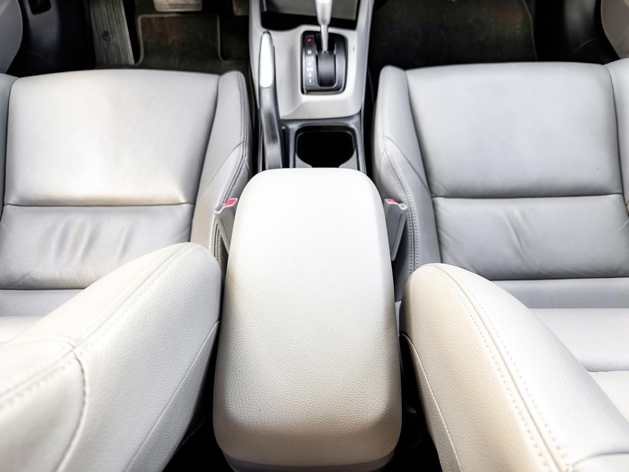 2012 Honda Civic EX-L w/Tech Pkg. Photo