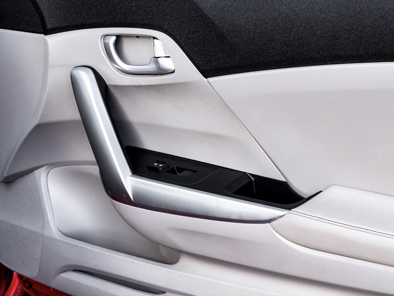 2012 Honda Civic EX-L w/Tech Pkg. Photo