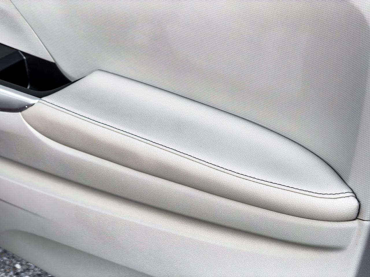 2012 Honda Civic EX-L w/Tech Pkg. Photo