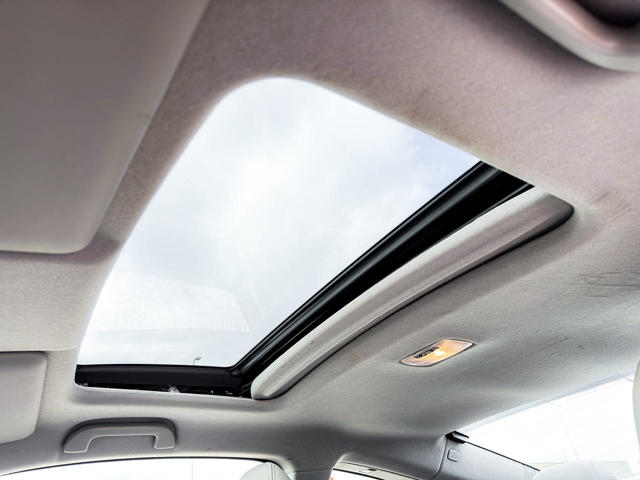 2012 Honda Civic EX-L w/Tech Pkg. Photo