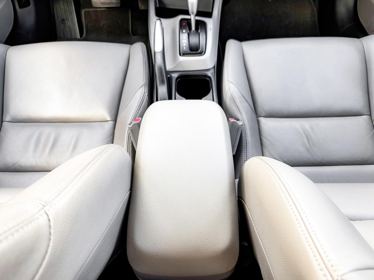 2012 Honda Civic EX-L w/Tech Pkg. Photo