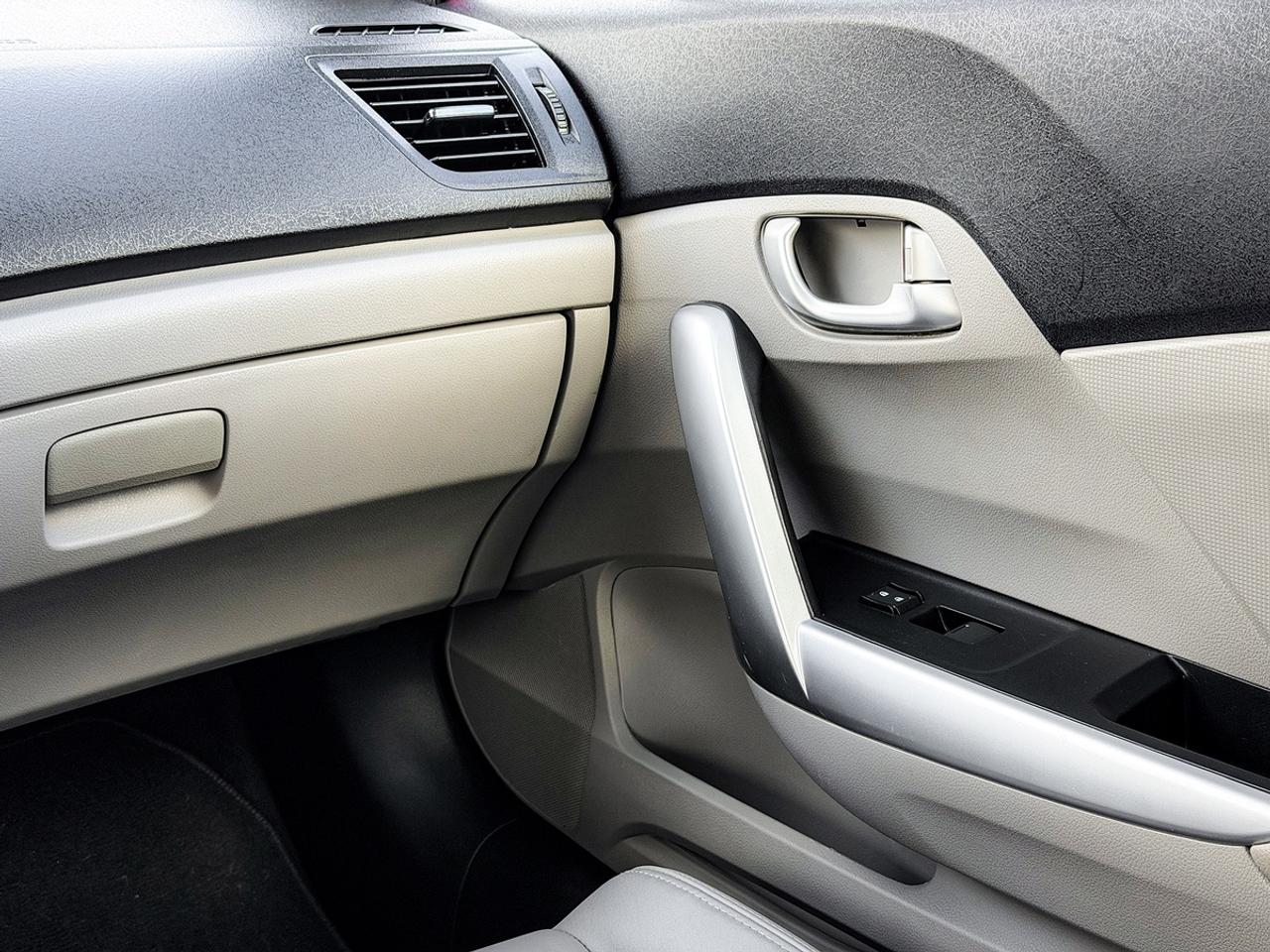 2012 Honda Civic EX-L w/Tech Pkg. Photo
