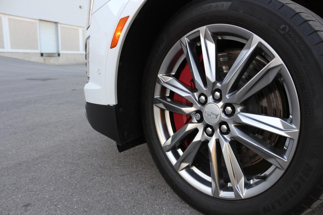 2022 Cadillac XT5 Sport Photo