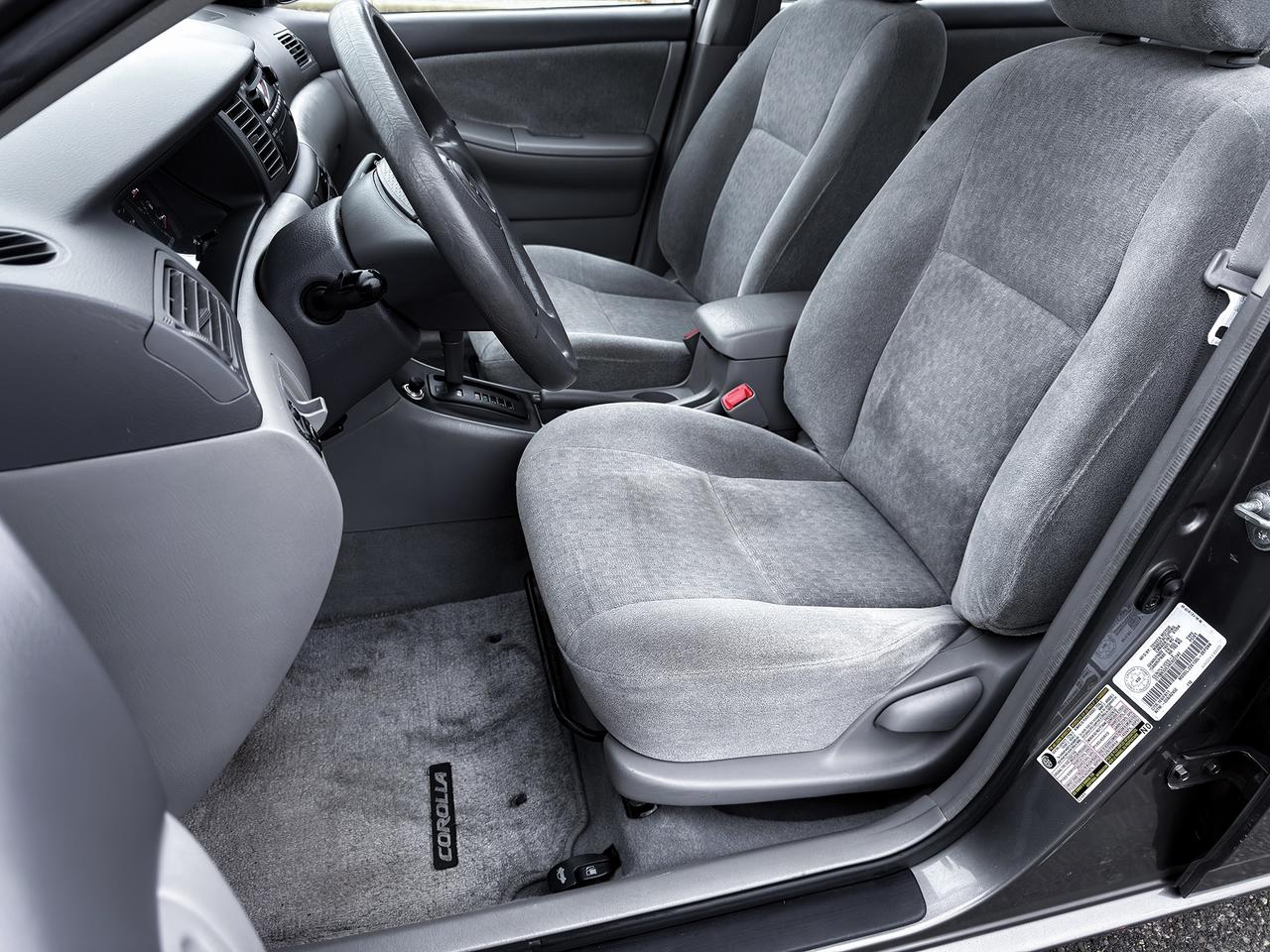 2004 Toyota Corolla CE Photo