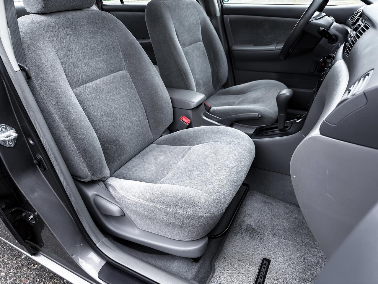 2004 Toyota Corolla CE Photo