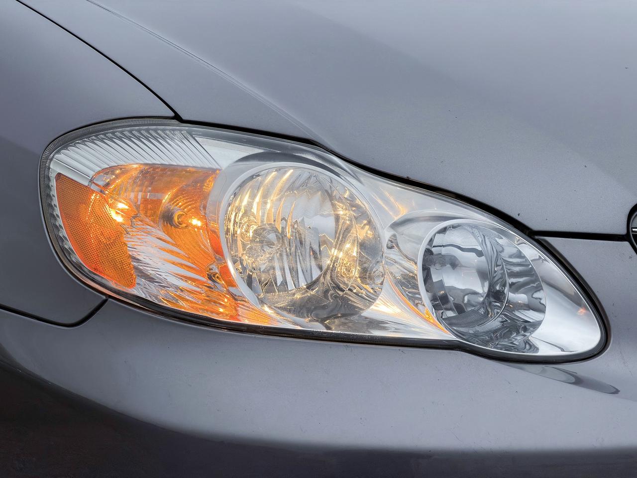 2004 Toyota Corolla CE Photo