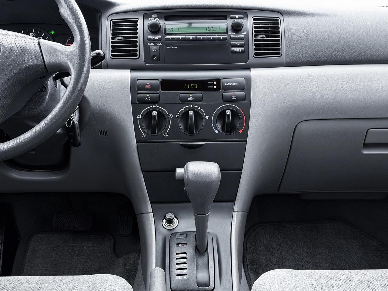 2004 Toyota Corolla CE Photo