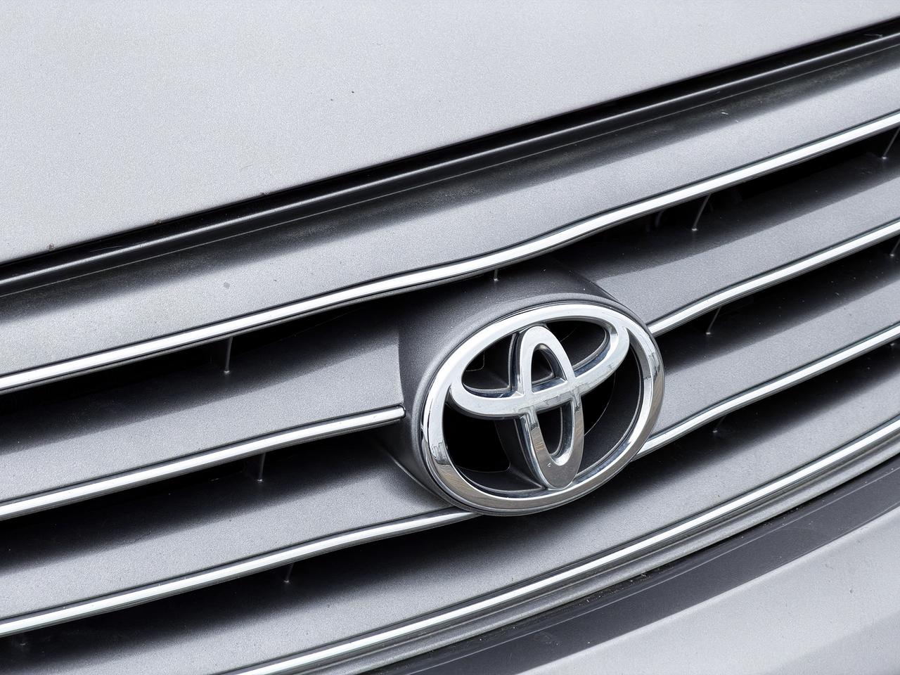 2004 Toyota Corolla CE Photo