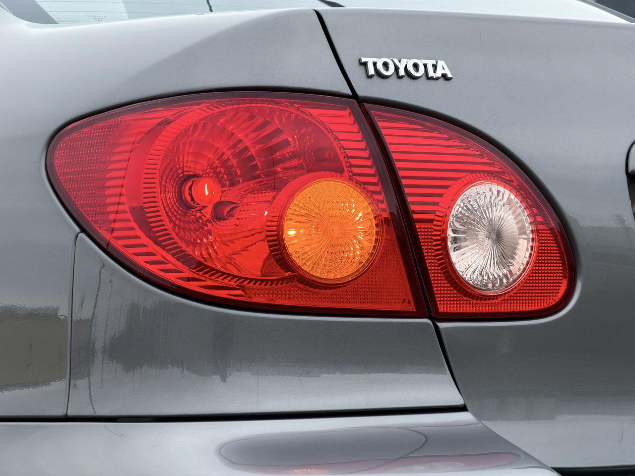 2004 Toyota Corolla CE Photo