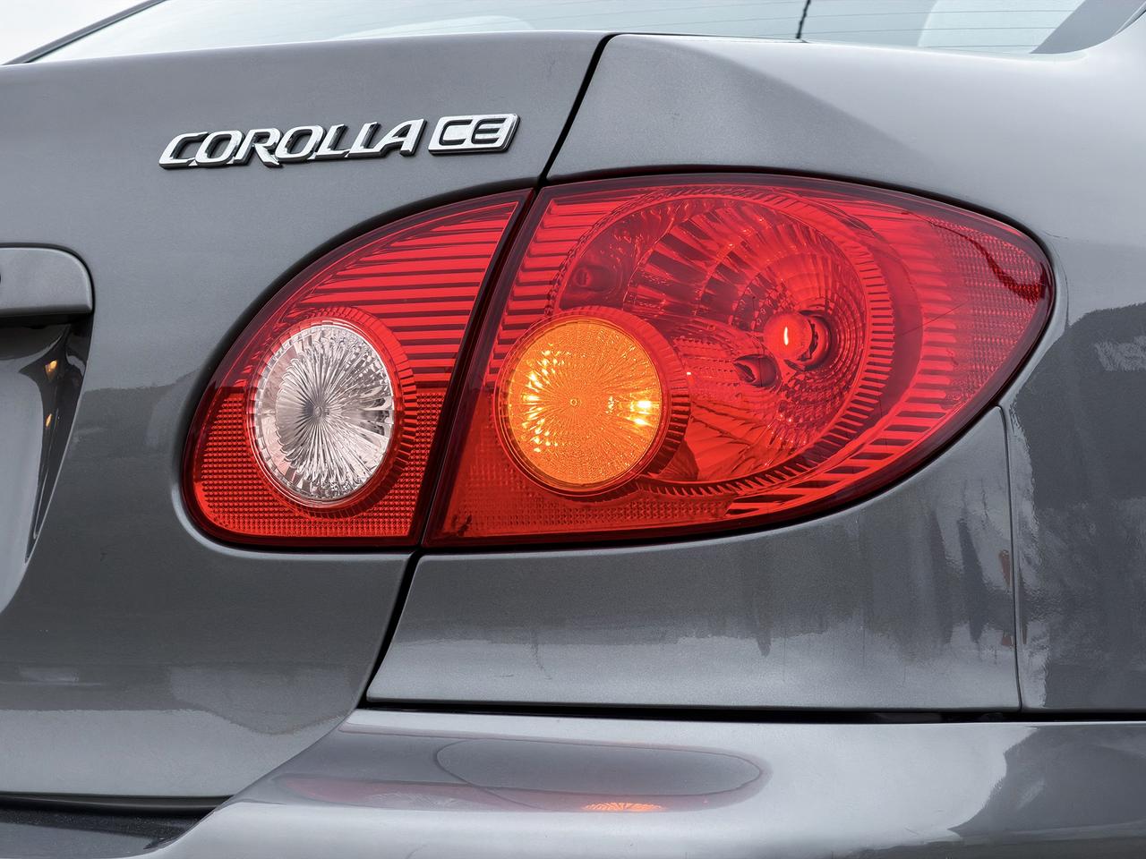 2004 Toyota Corolla CE Photo