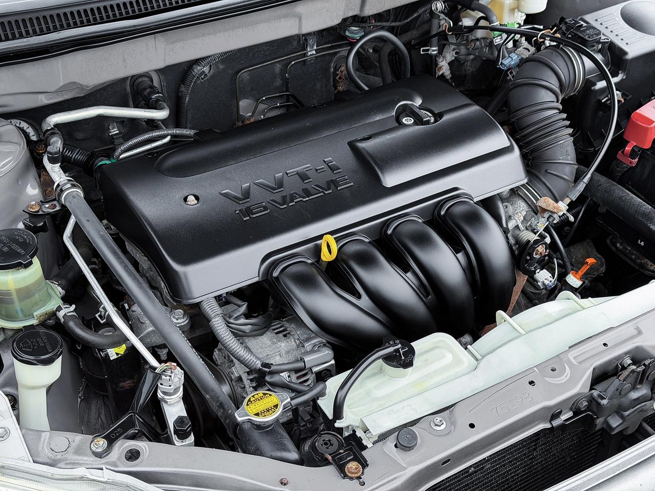 2004 Toyota Corolla CE Photo