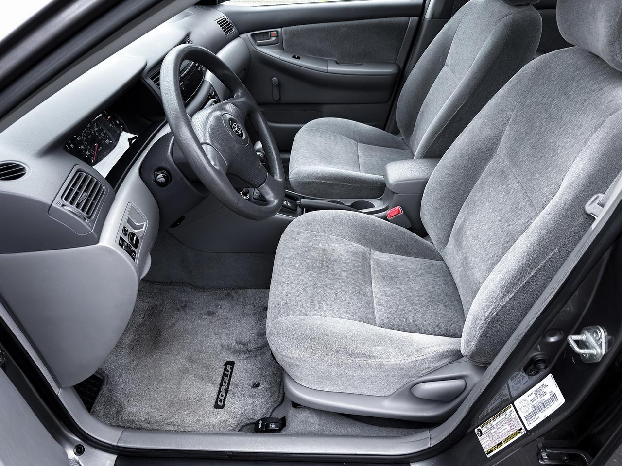 2004 Toyota Corolla CE Photo