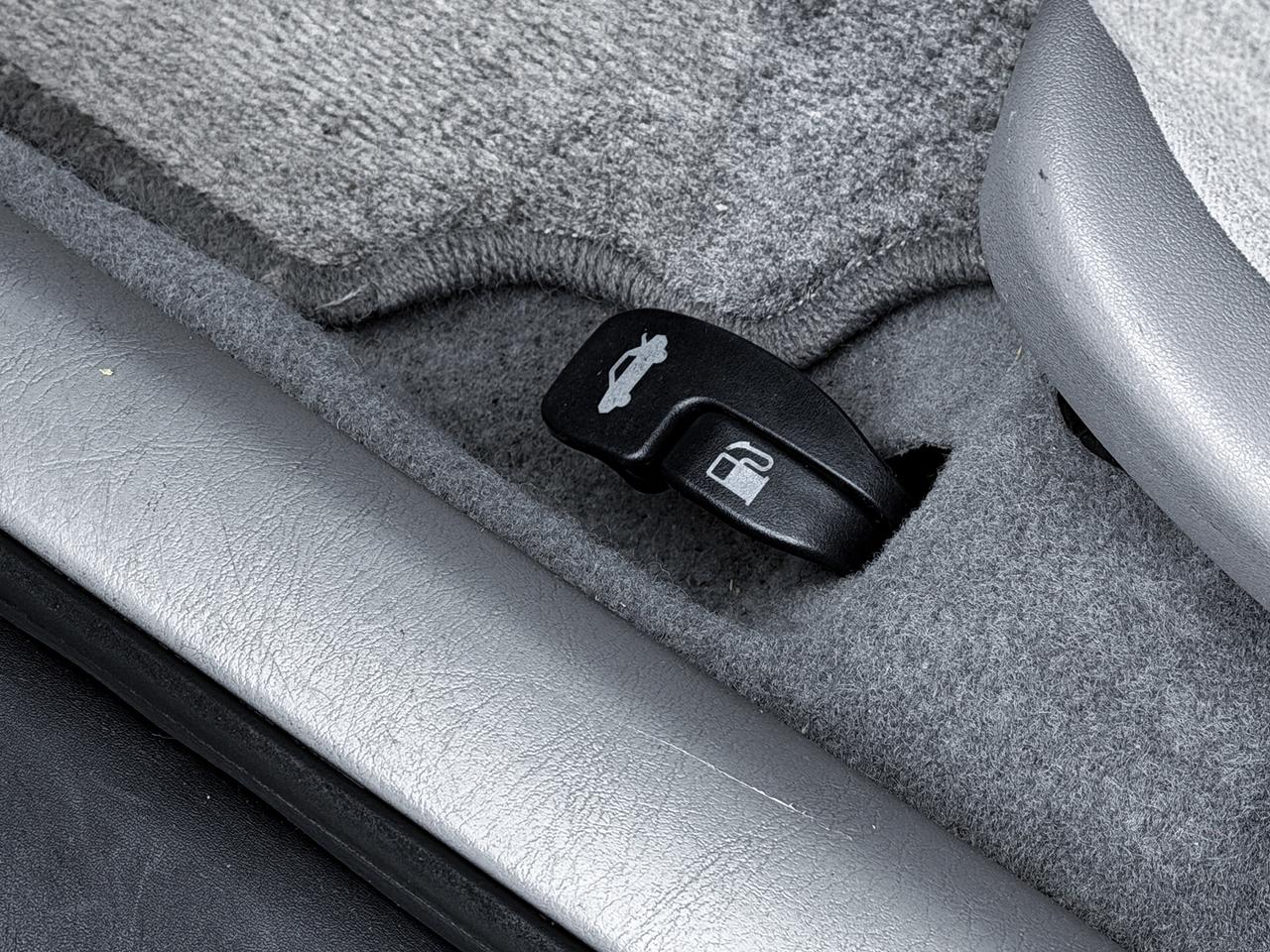 2004 Toyota Corolla CE Photo