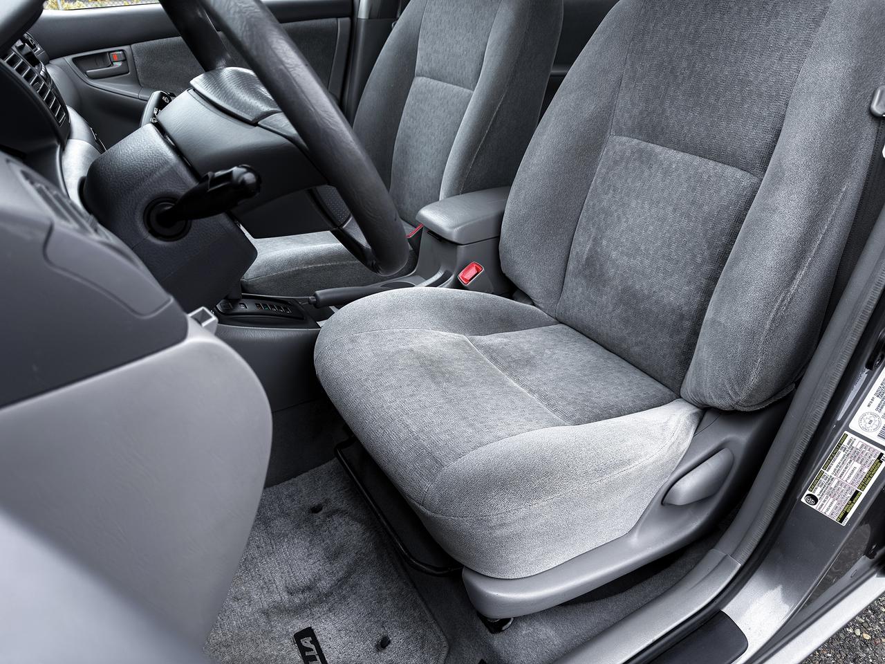 2004 Toyota Corolla CE Photo