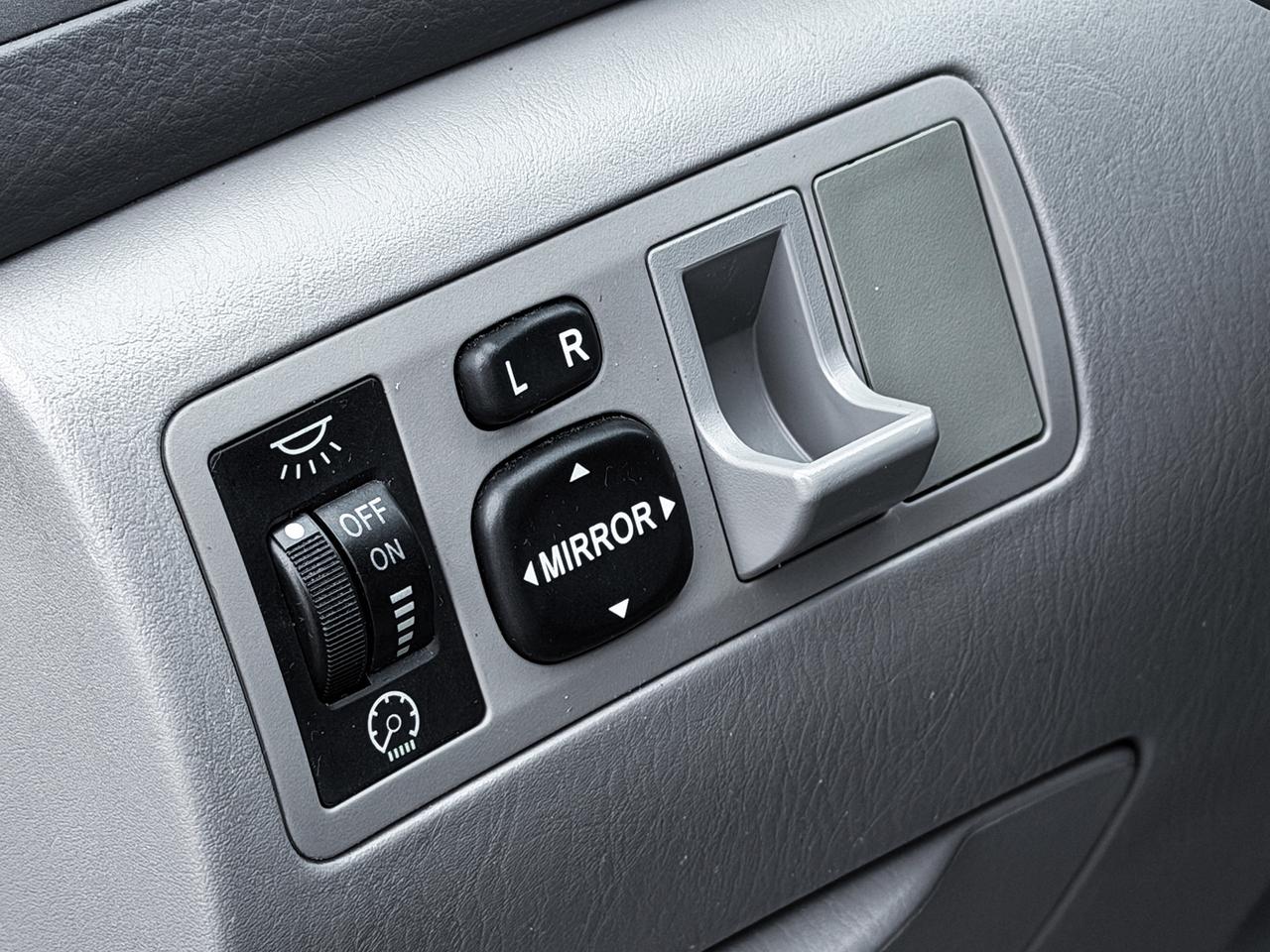 2004 Toyota Corolla CE Photo