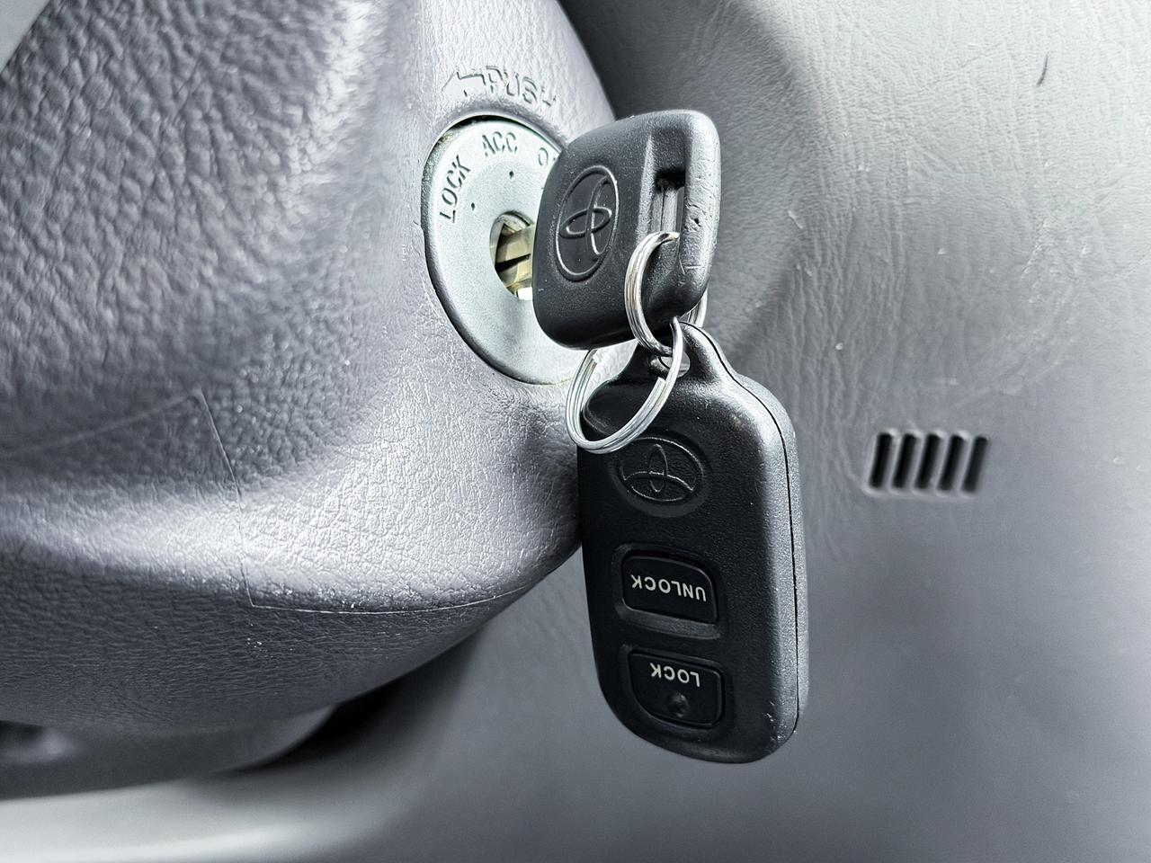 2004 Toyota Corolla CE Photo