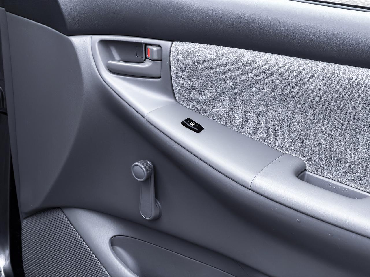 2004 Toyota Corolla CE Photo