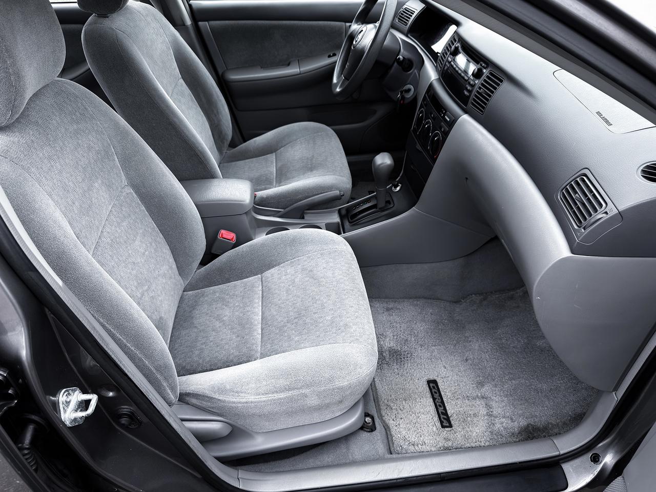 2004 Toyota Corolla CE Photo