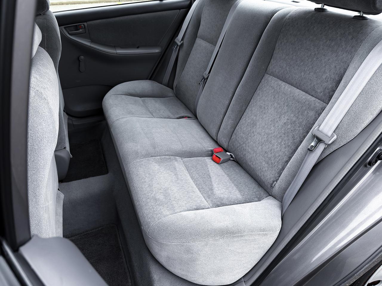 2004 Toyota Corolla CE Photo