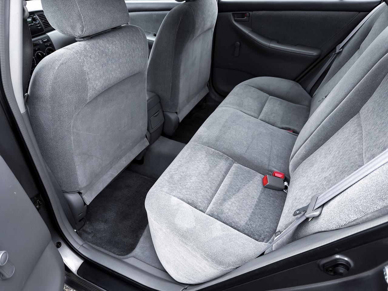 2004 Toyota Corolla CE Photo