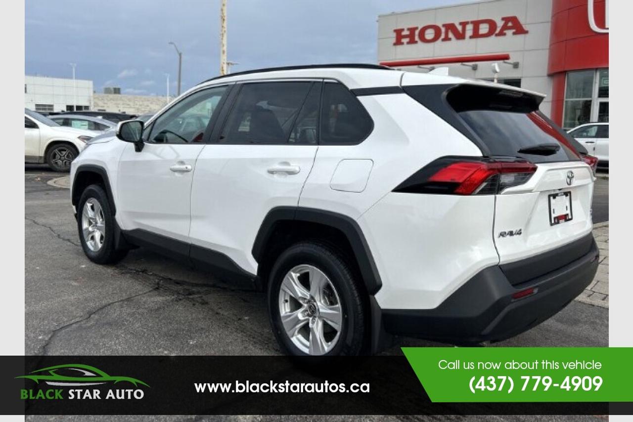 2021 Toyota RAV4 XLE Photo4