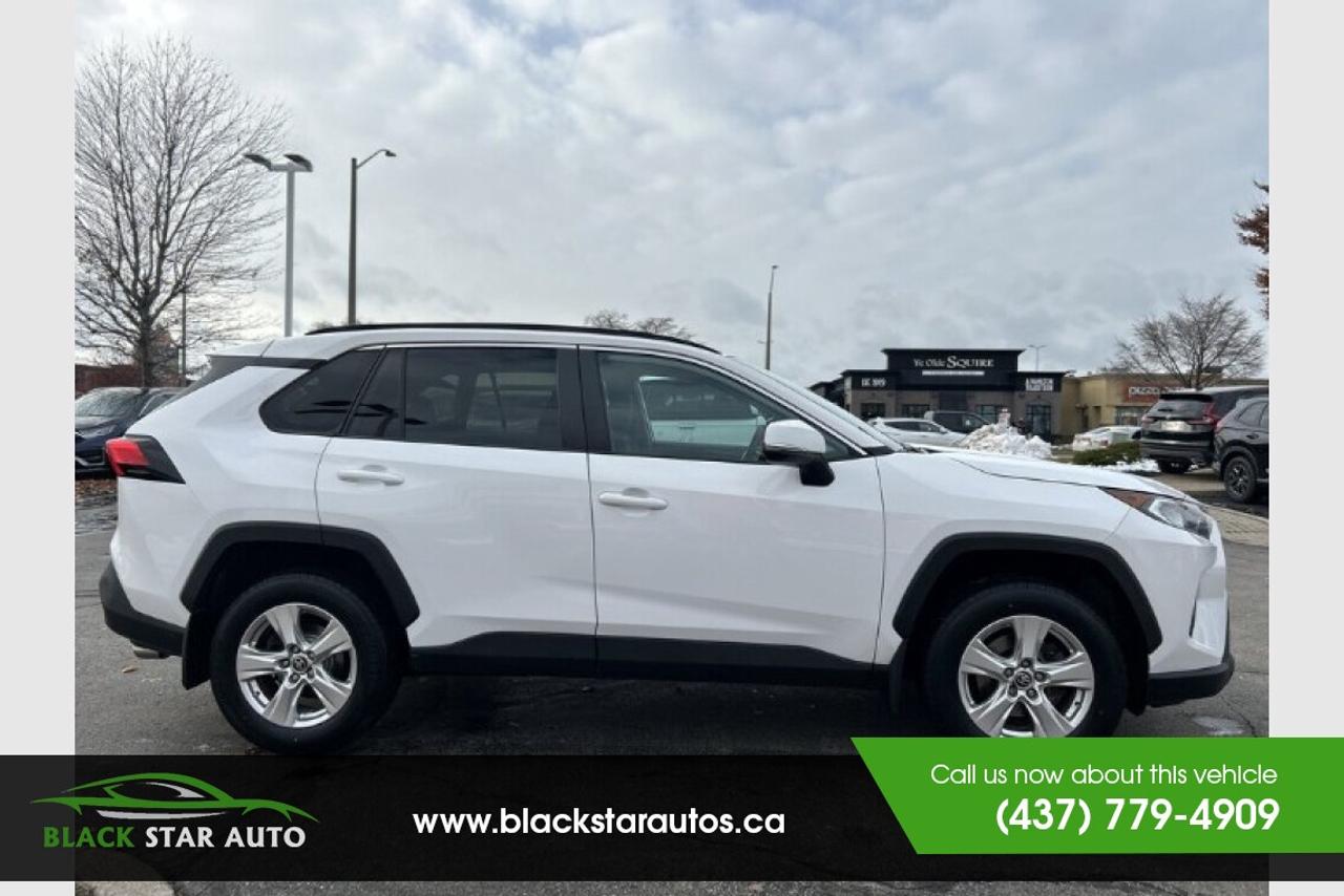 2021 Toyota RAV4 XLE Photo3