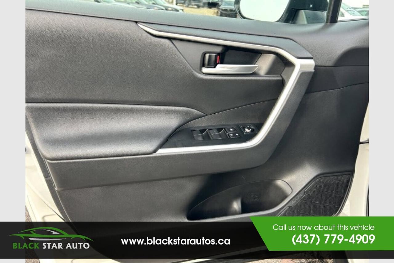 2021 Toyota RAV4 XLE Photo