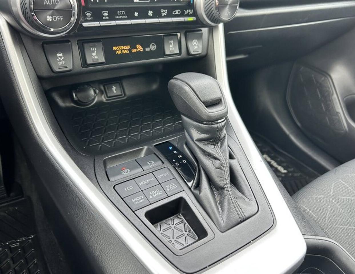 2021 Toyota RAV4 XLE Photo