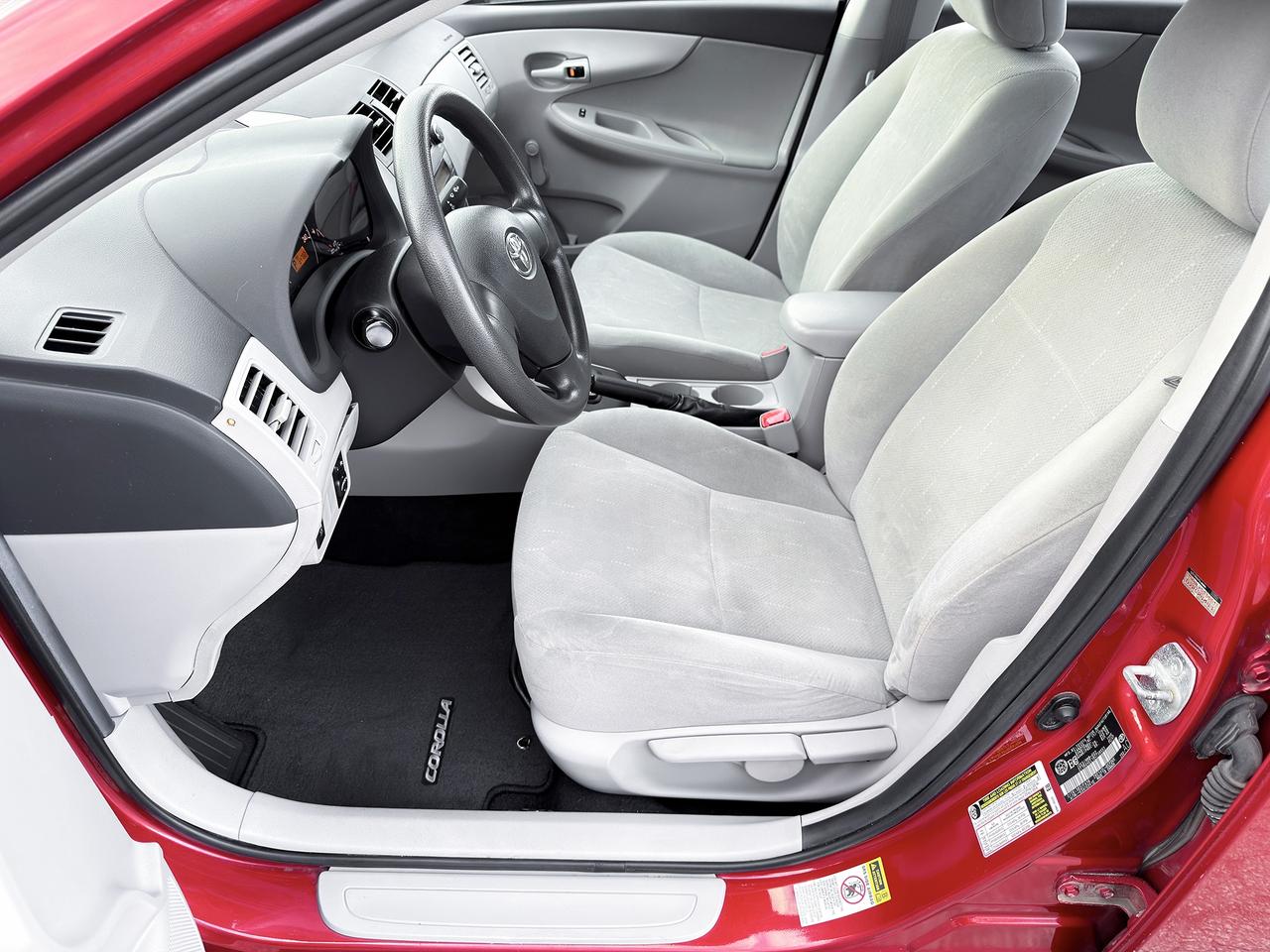 2011 Toyota Corolla CE Photo