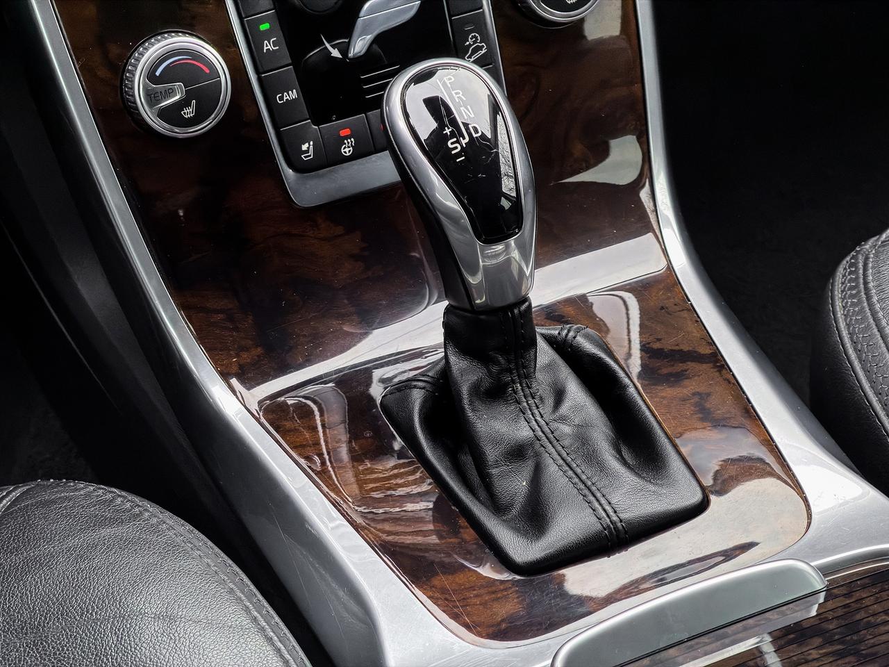 2015 Volvo XC70 3.0 T6 Premier+ AWD Photo