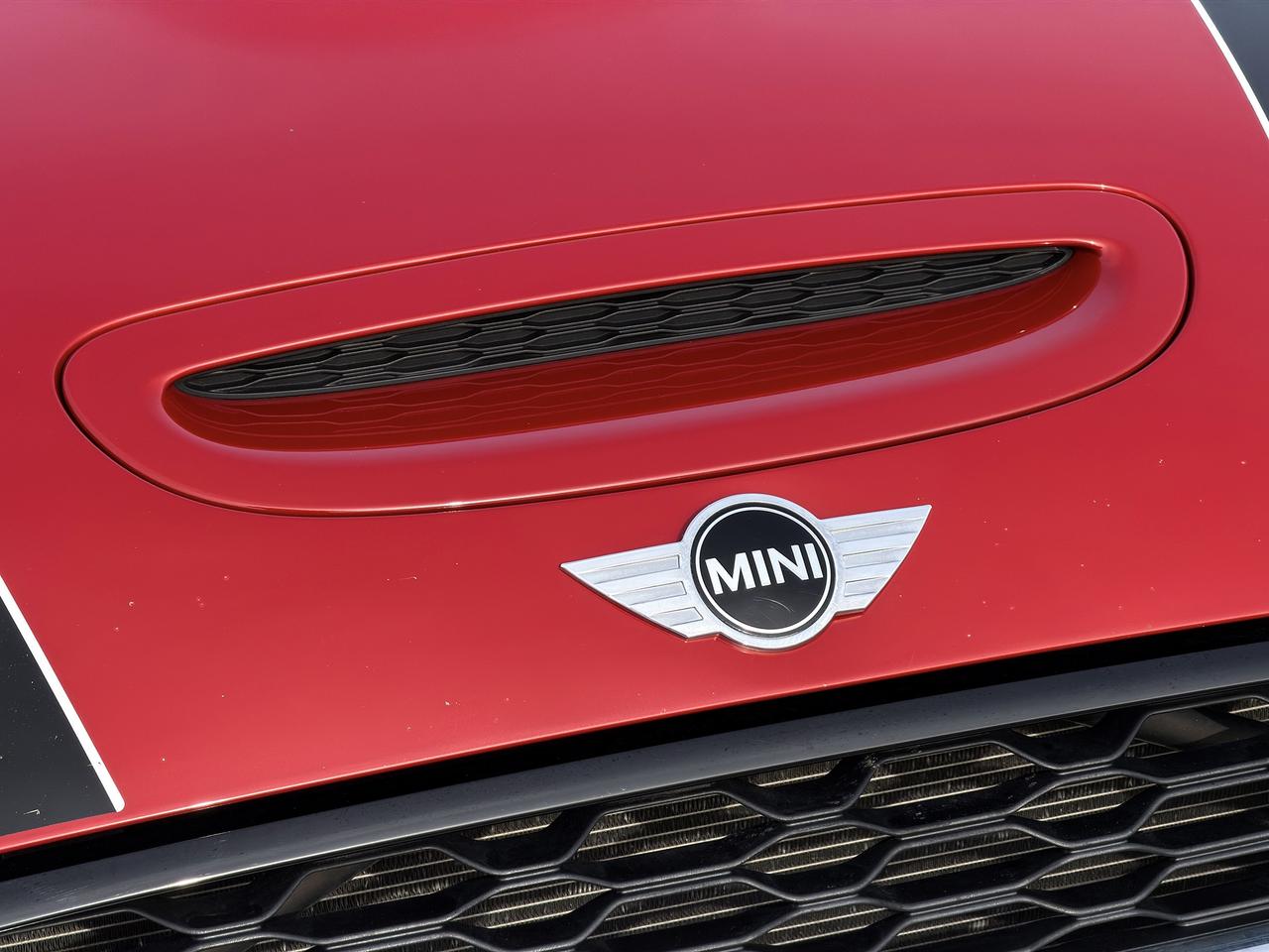 2016 MINI Cooper S w/Tech Pkg. Photo