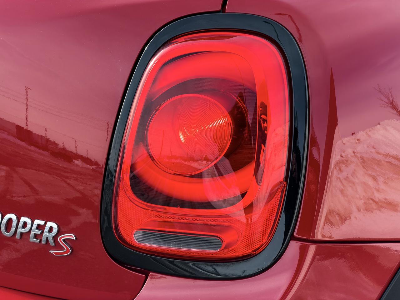 2016 MINI Cooper S w/Tech Pkg. Photo