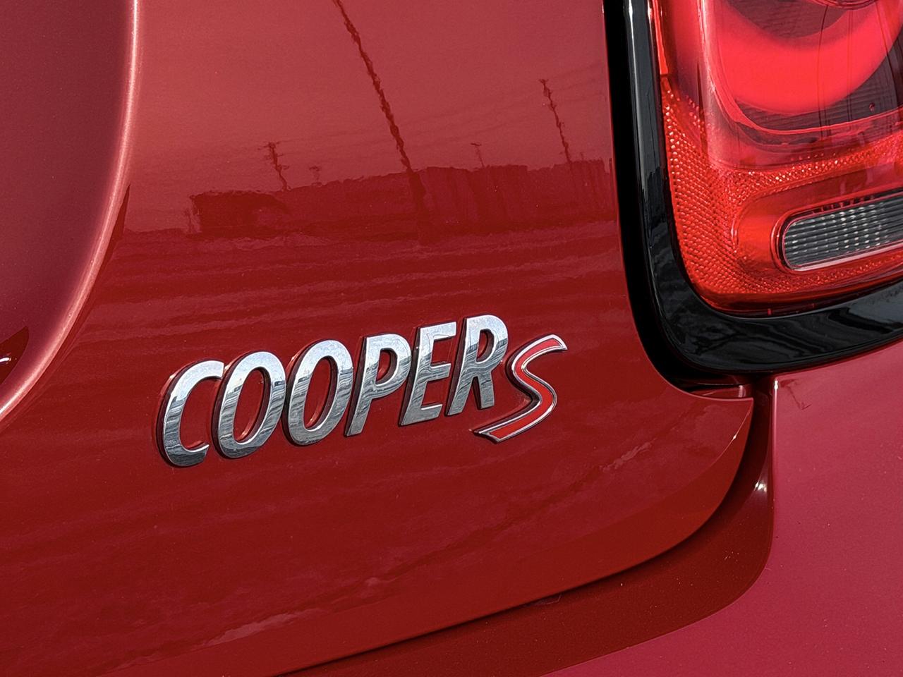 2016 MINI Cooper S w/Tech Pkg. Photo