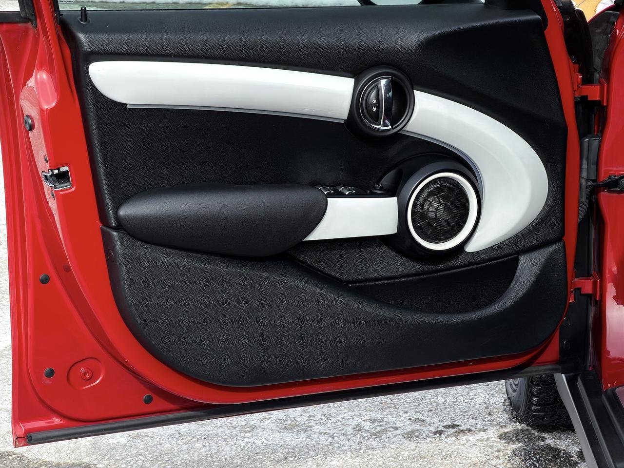 2016 MINI Cooper S w/Tech Pkg. Photo