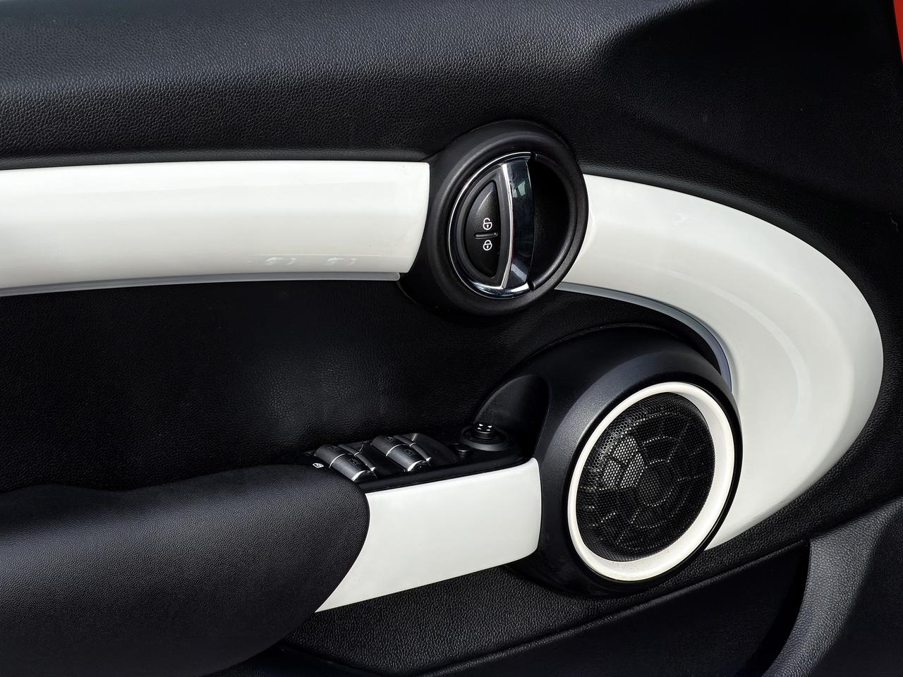 2016 MINI Cooper S w/Tech Pkg. Photo