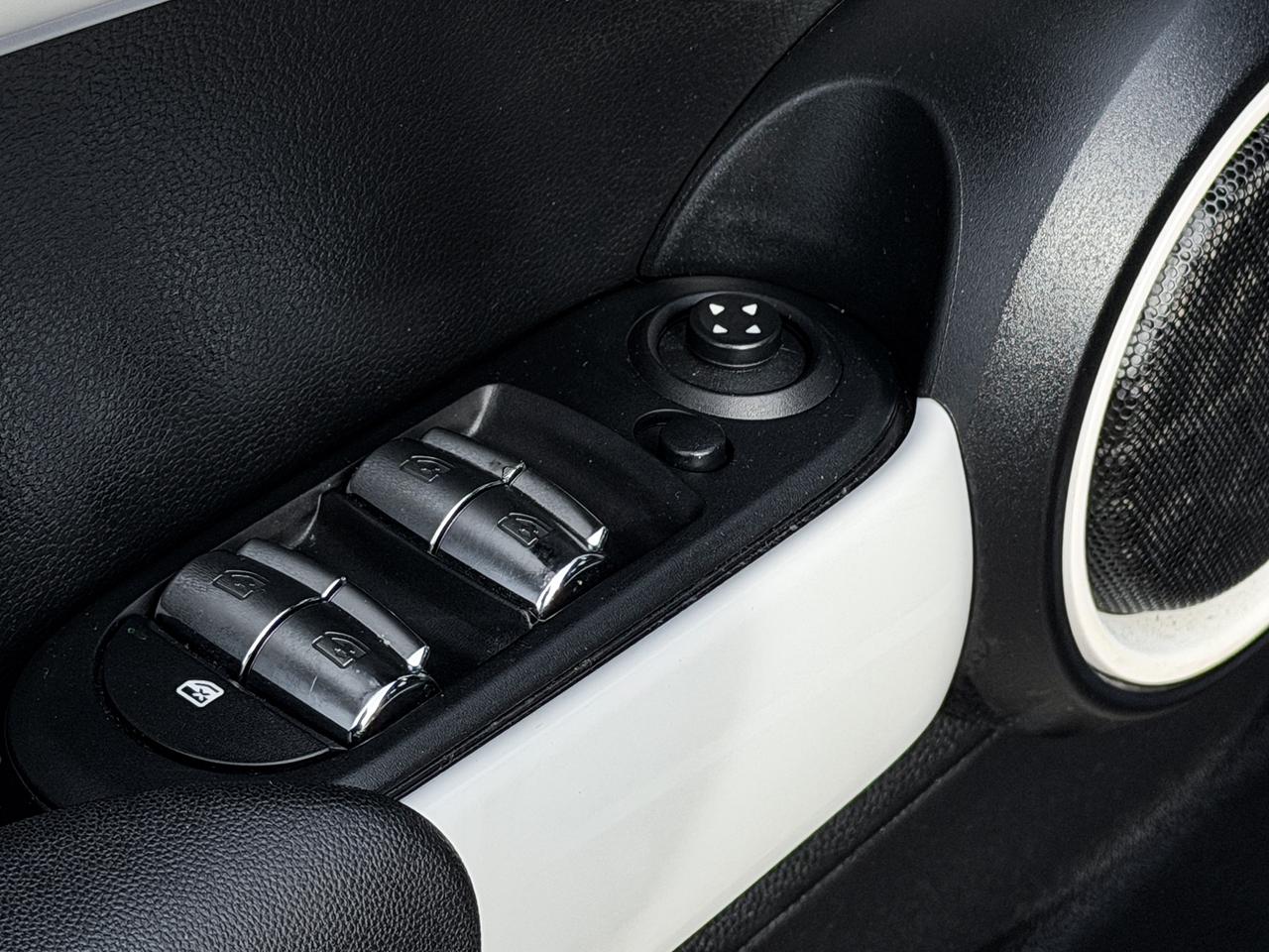 2016 MINI Cooper S w/Tech Pkg. Photo