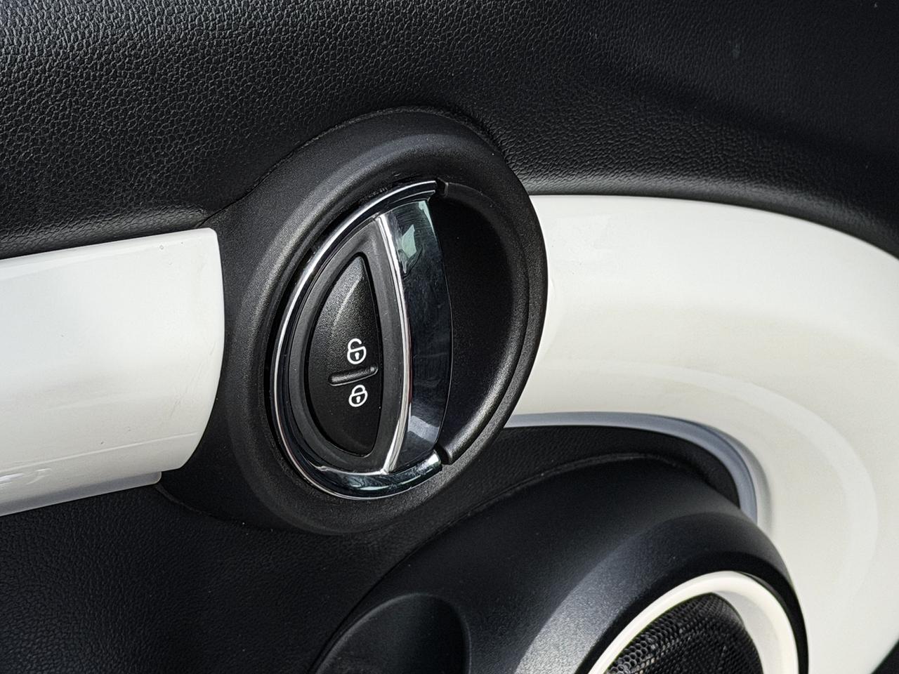 2016 MINI Cooper S w/Tech Pkg. Photo