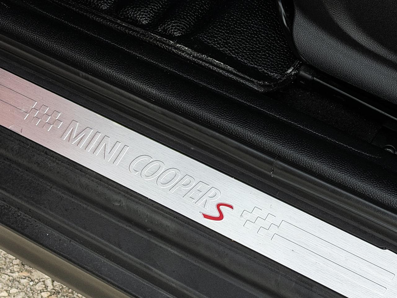 2016 MINI Cooper S w/Tech Pkg. Photo