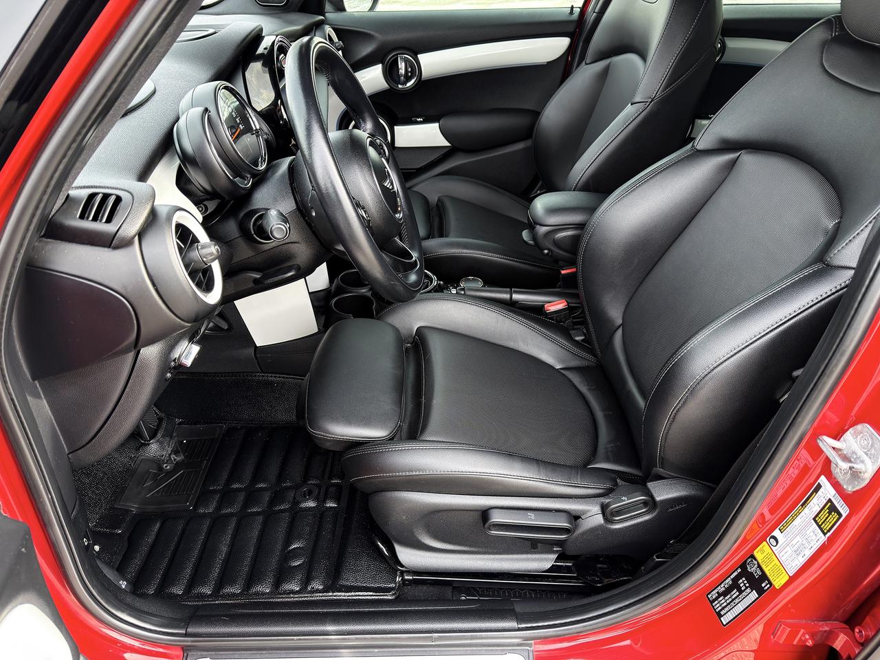 2016 MINI Cooper S w/Tech Pkg. Photo