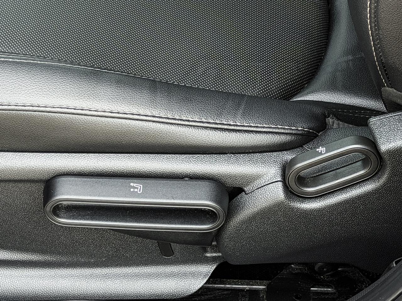 2016 MINI Cooper S w/Tech Pkg. Photo