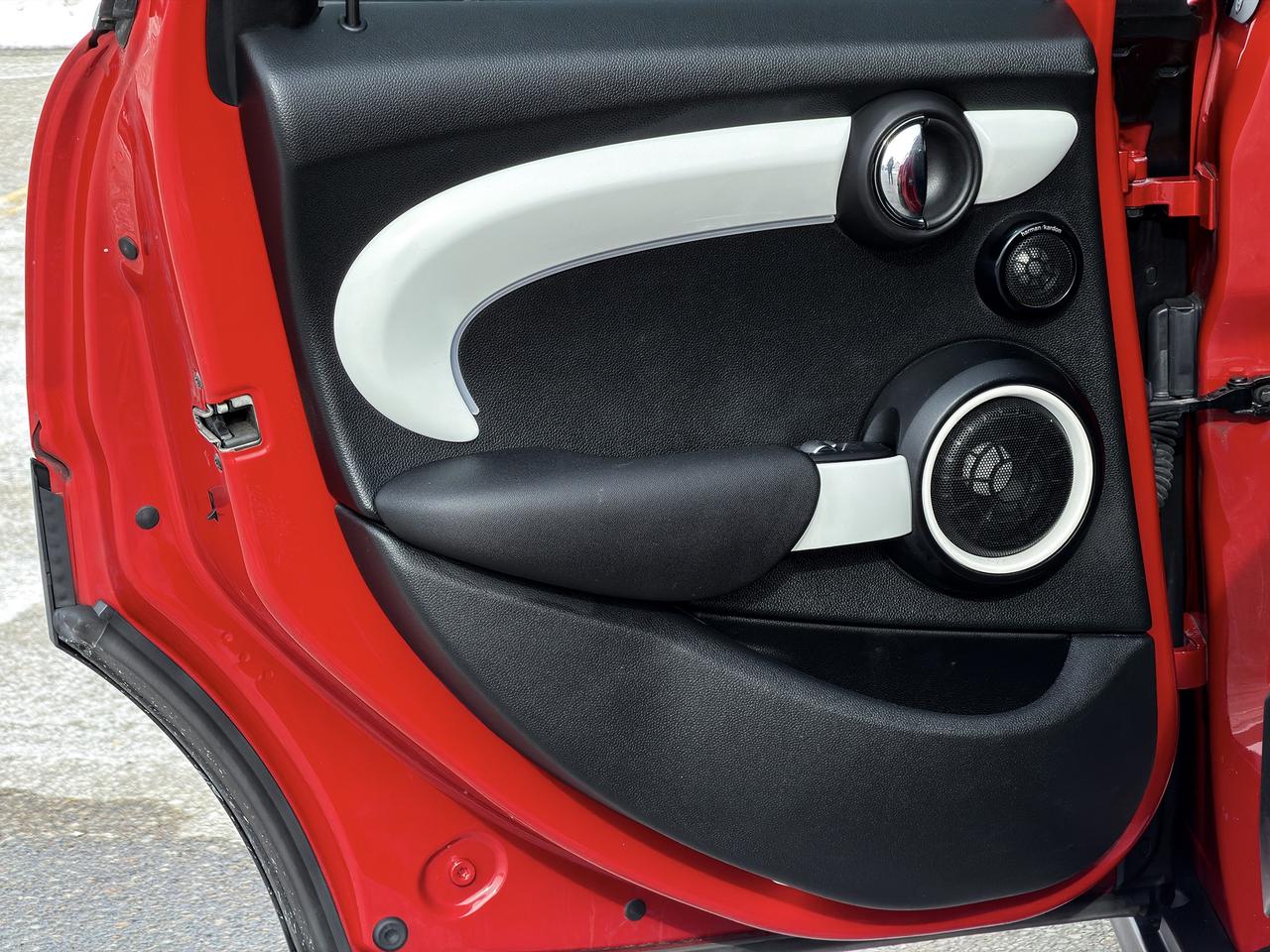 2016 MINI Cooper S w/Tech Pkg. Photo