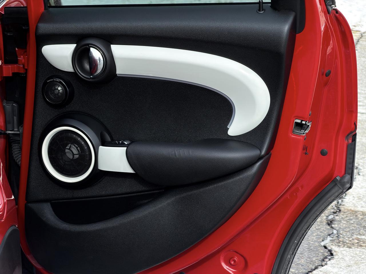 2016 MINI Cooper S w/Tech Pkg. Photo