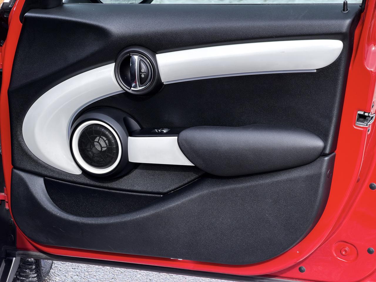 2016 MINI Cooper S w/Tech Pkg. Photo