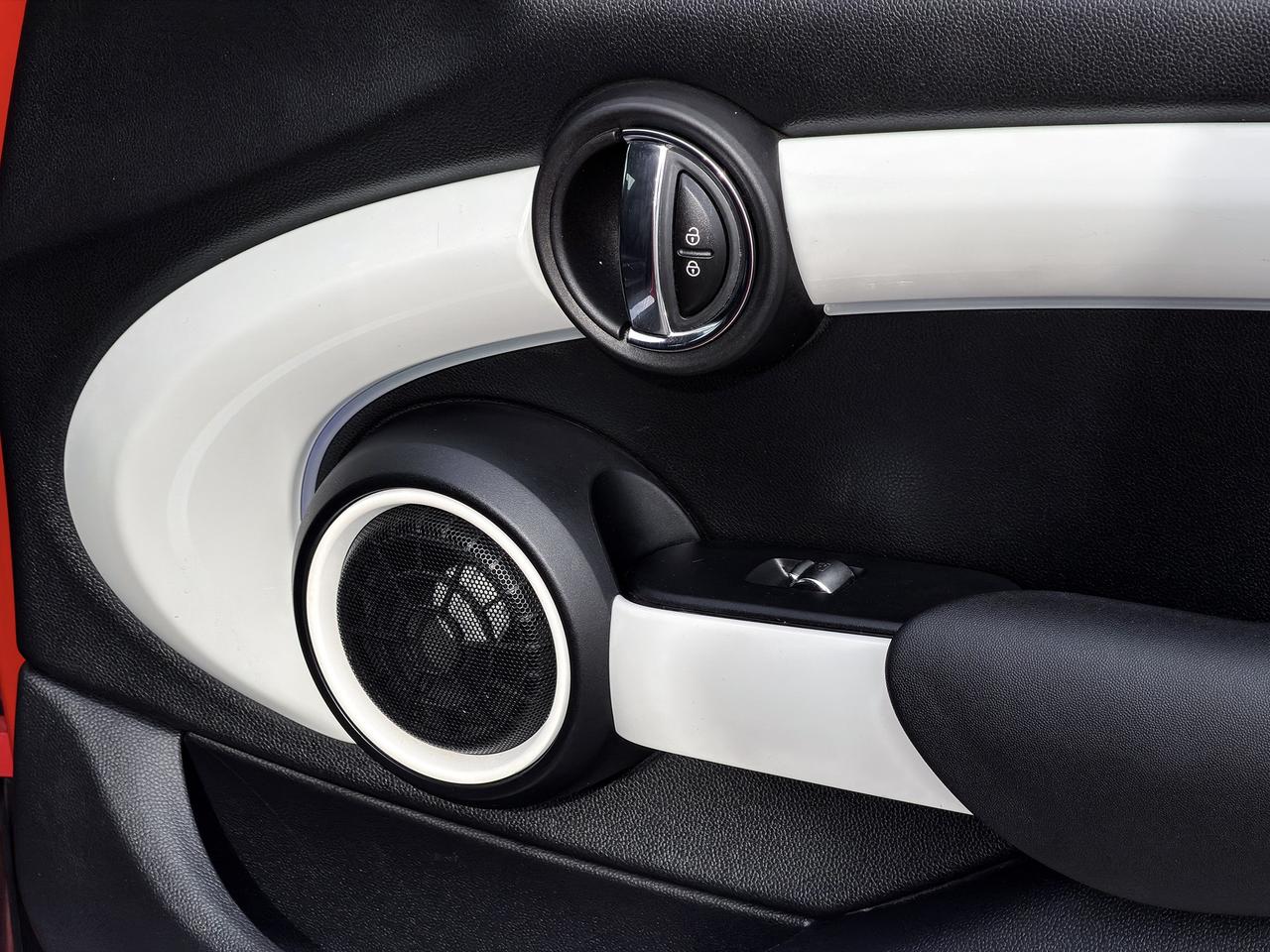 2016 MINI Cooper S w/Tech Pkg. Photo