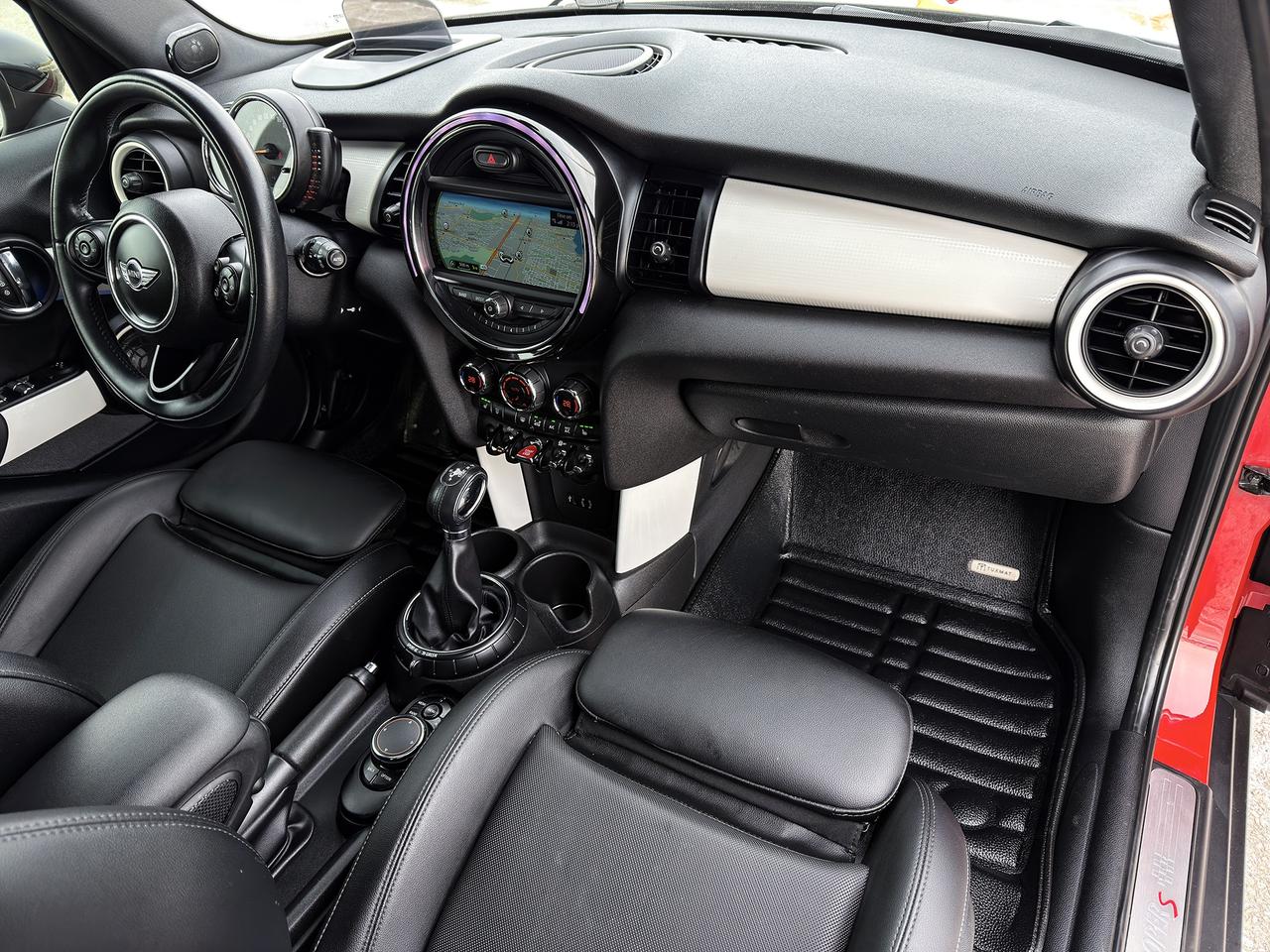 2016 MINI Cooper S w/Tech Pkg. Photo