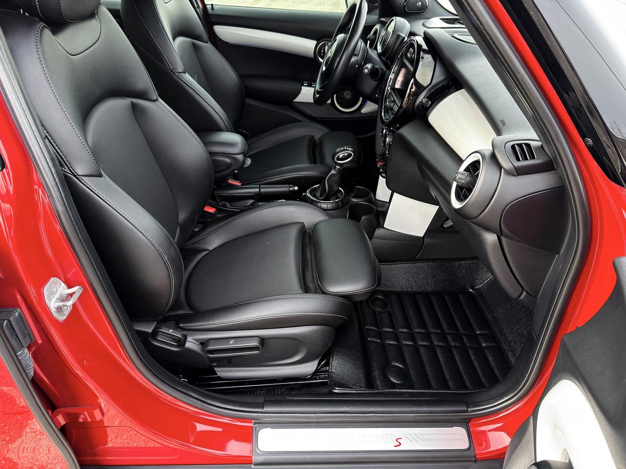 2016 MINI Cooper S w/Tech Pkg. Photo