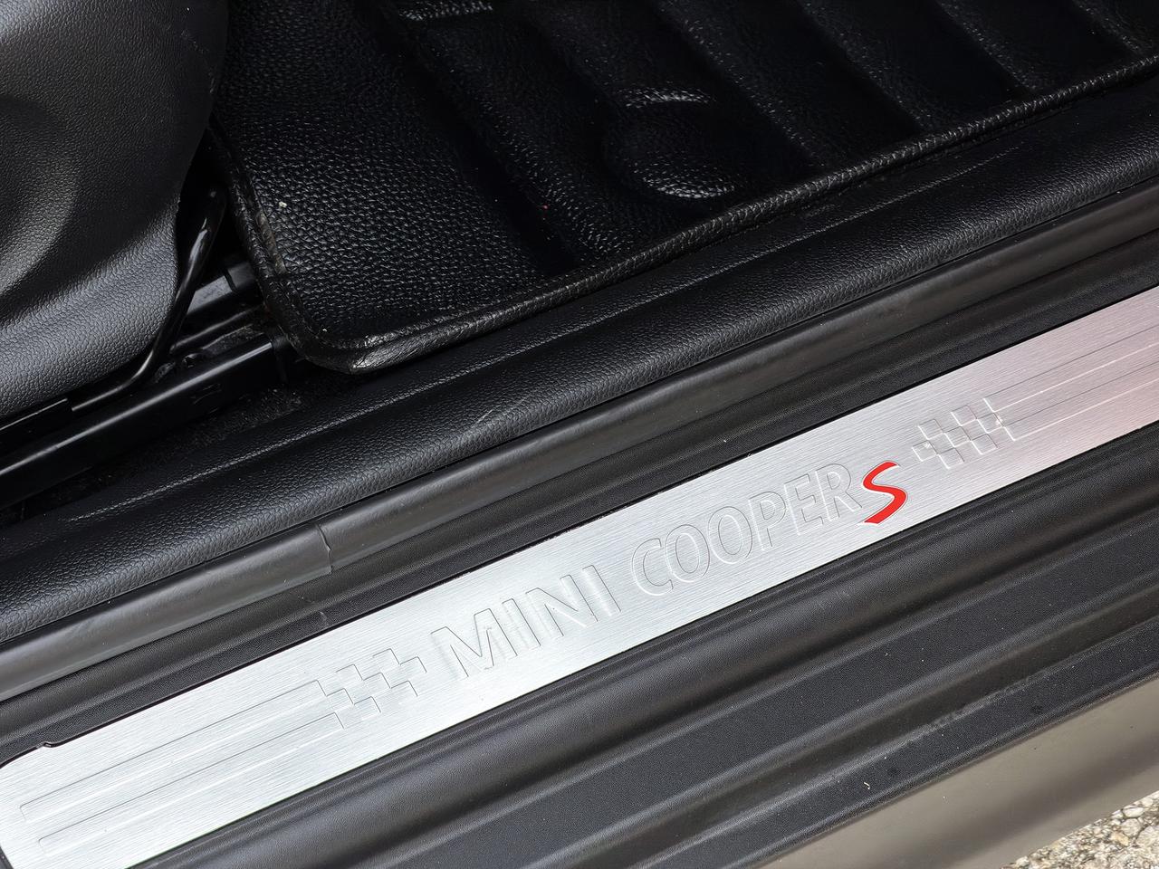 2016 MINI Cooper S w/Tech Pkg. Photo