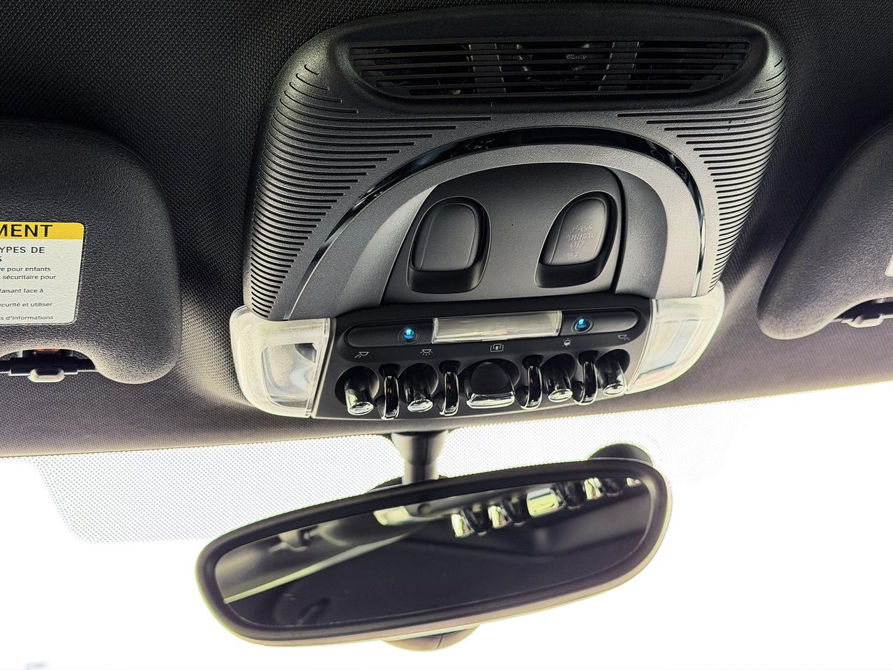 2016 MINI Cooper S w/Tech Pkg. Photo